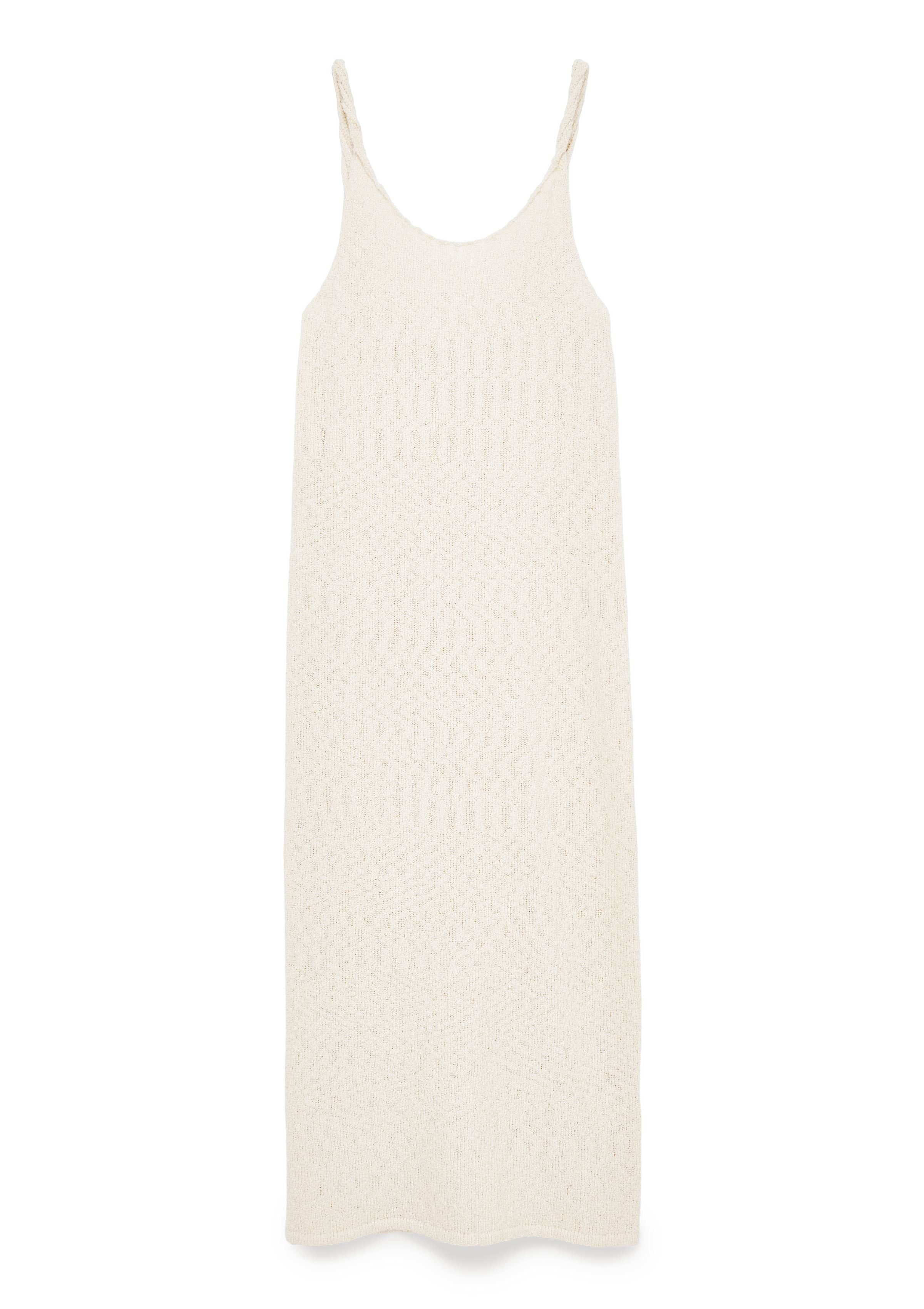 Ärmelloses Strickkleid in Creme mit schmalen Trägern und geradem, leicht locker fallendem Schnitt. Dezente Musterung im Strickbild für eine strukturierte Oberfläche.