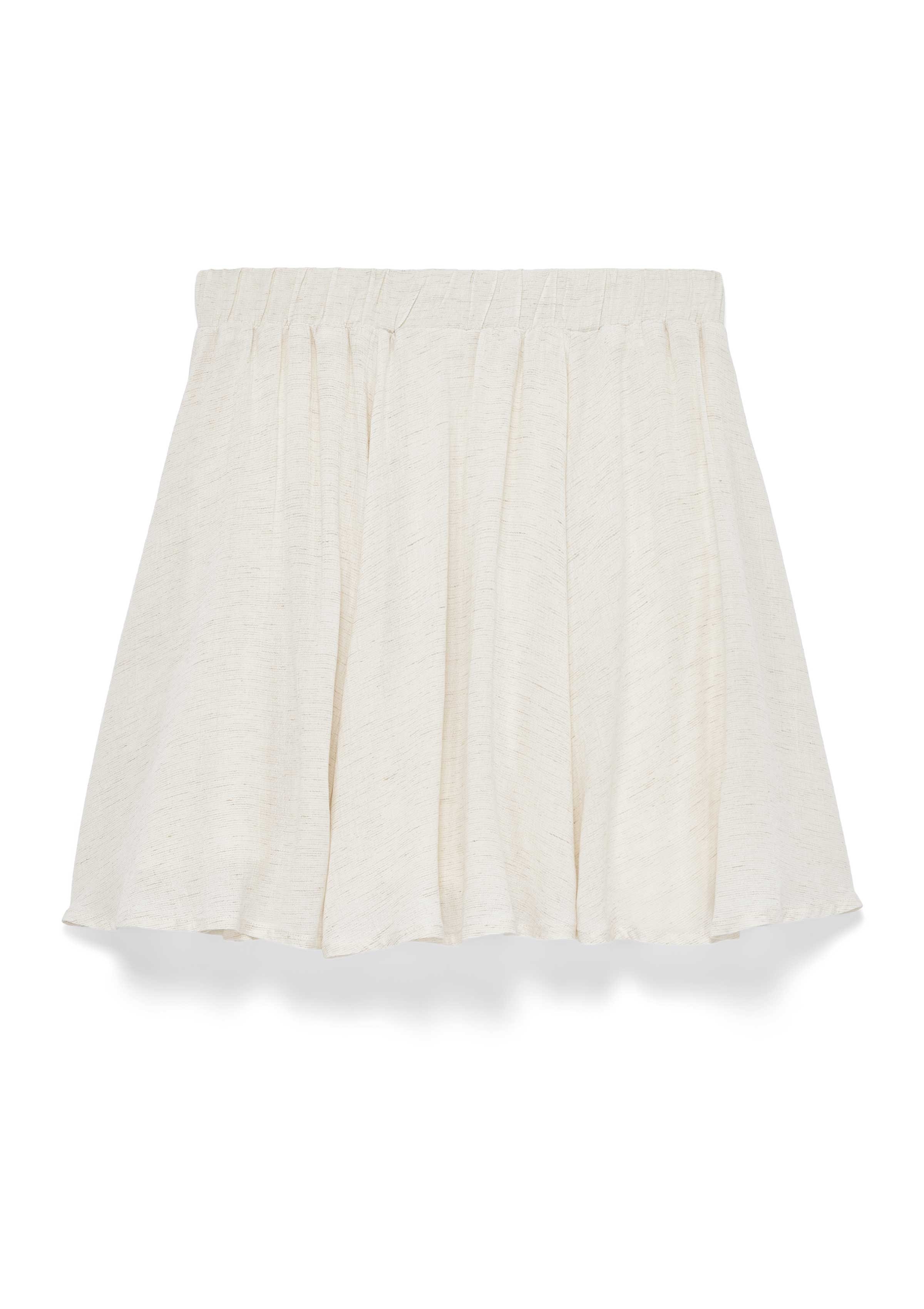 Kurzer, beiger rock mit elastischem Bund. Ausgestellter Schnitt mit weichem Faltenwurf und locker fallender Silhouette.