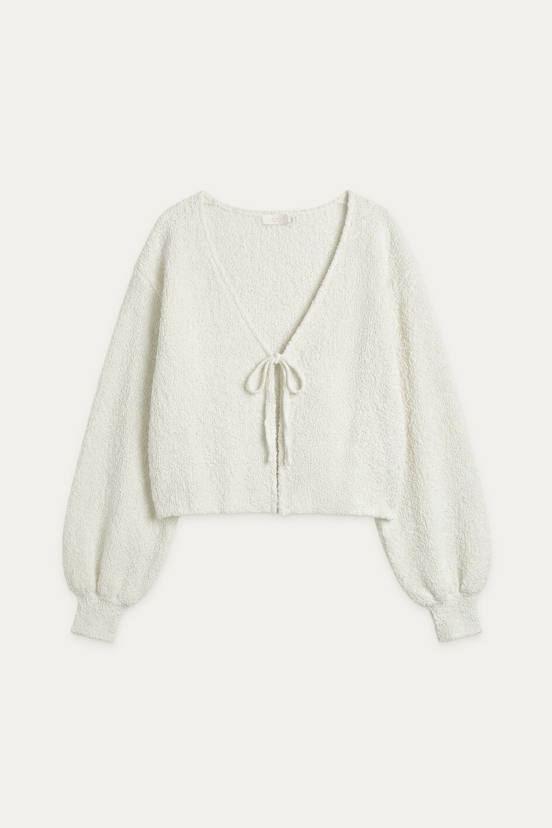 Kurze Strickjacke in Offwhite mit V-Ausschnitt, Bindeband-Verschluss und strukturierter Oberfläche