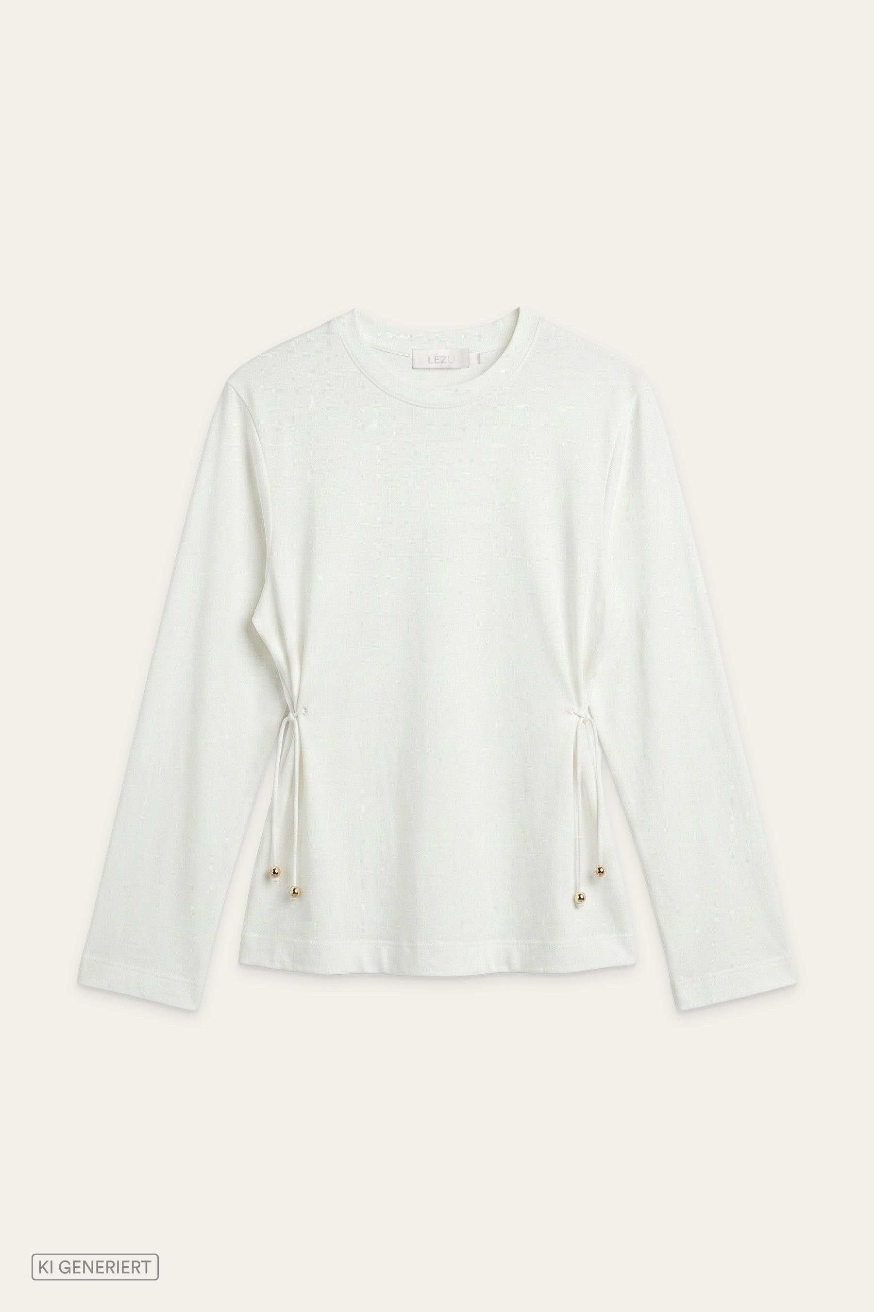 Weißes Langarmshirt mit Rundhalsausschnitt, lockerer Passform und seitlichen Raffungen mit Bindebändern und goldfarbenen Details.
