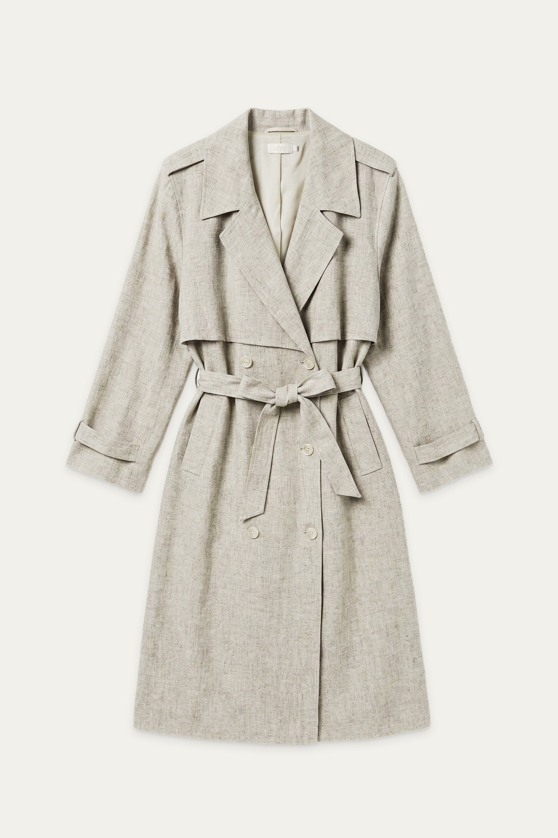Langer Trenchcoat in Beige Melange mit Reverskragen, doppelreihiger Knopfleiste und Bindegürtel auf Taillenhöhe.