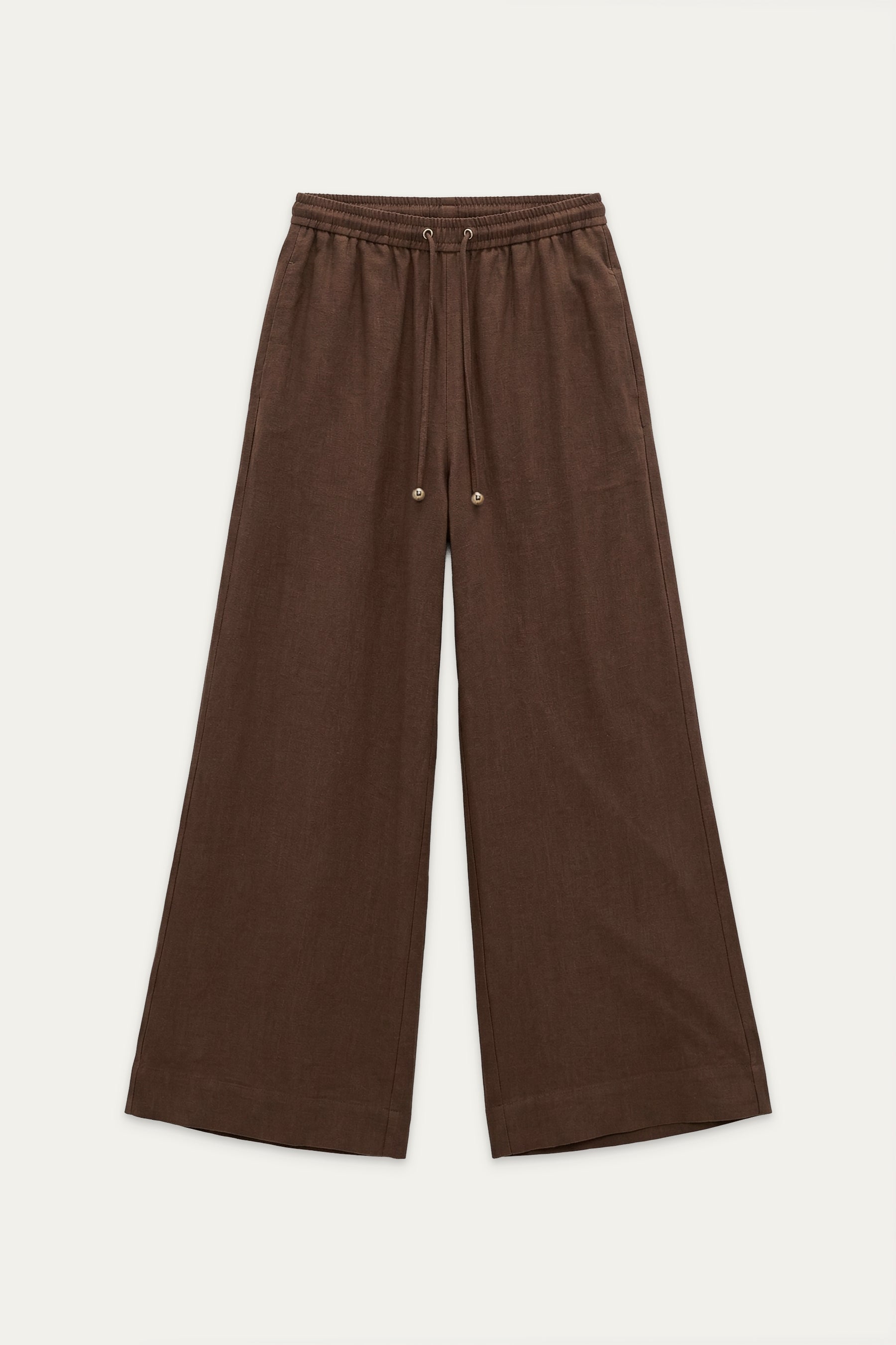 Freigestellte braune Hose mit elastischem Bund, Kordelzug und weitem Bein